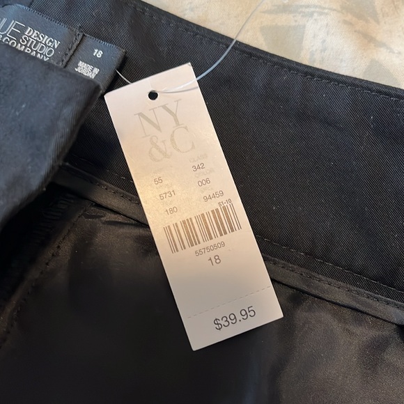 Women’s NY & CO black dressy shorts - size 18 - Picture 5 of 6